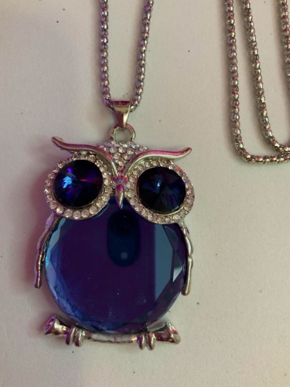 Beautiful Chunky Silver Tone  Owl Pendant Necklace with Deep Blue Crystals (Z-11